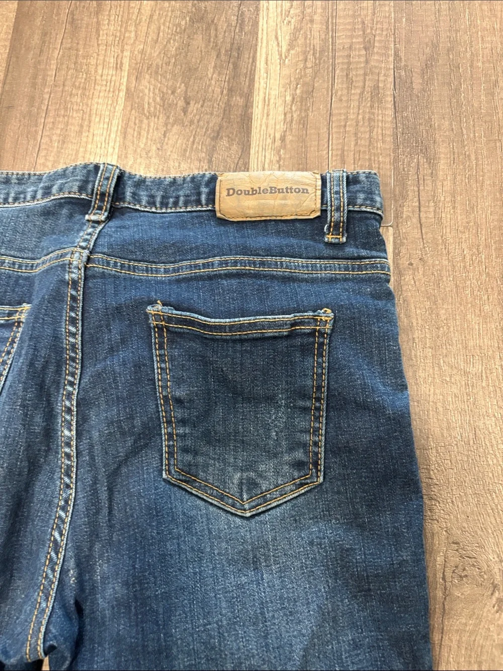 Women’s Dark Blue Cropped Jeans with Scalloped Hem